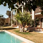 Lsaranda House 16 Adult Only