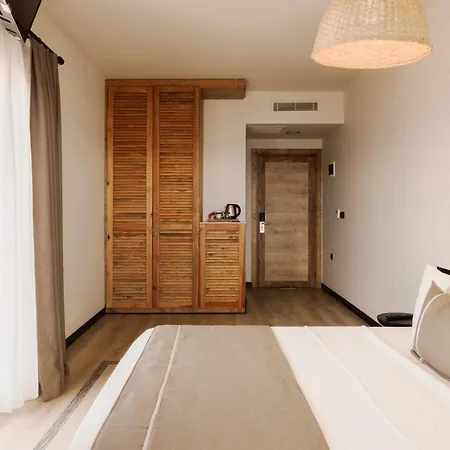 Lsaranda House 16 Adult Only